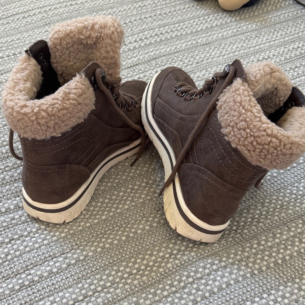 Cliff’s  Boots. Cute warm and worn only a few times. Like new condition.